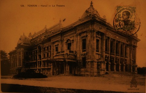 Được quyết định xây dựng sau nhà hát ở Sài Gòn (khánh thành 1900), trước nhà hát Hải Phòng (khởi công 1904) và hoàn tất vào năm 1911, Nhà hát Lớn Hà Nội khi đó được xây dựng cùng lúc với Phủ toàn quyền, Ga Hà Nội và Tòa thượng thẩm...